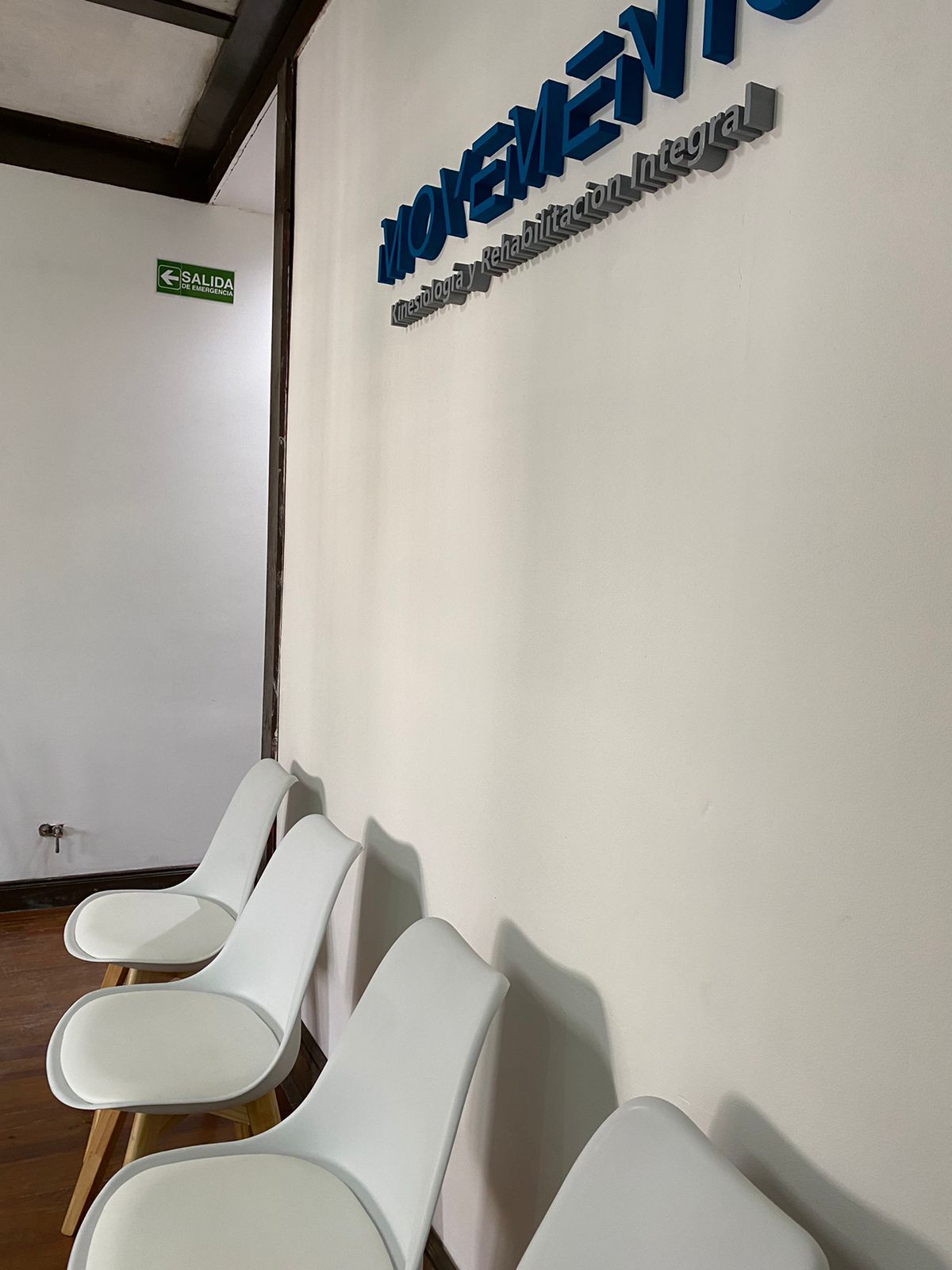 Recepción y sala de espera de MOVEMENTO en Temperley